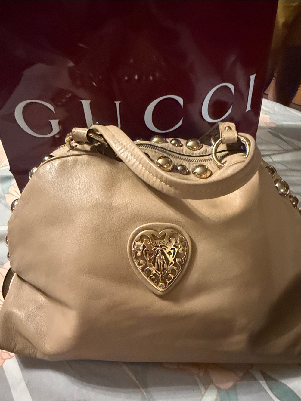 Gucci Tan Leather Shoulder Bag with Gold Heart Emblem - Picture 4 of 12
